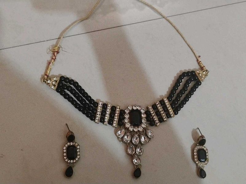 Elegant Black &amp; White Jewelery Set