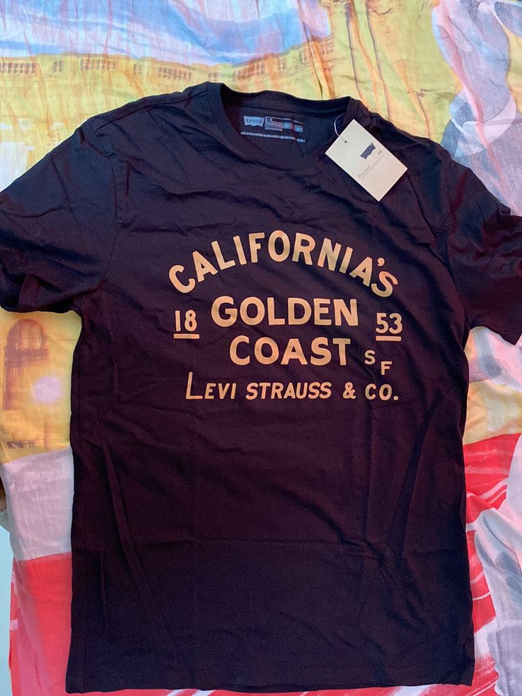 Brand new original Levis Tshirt.
