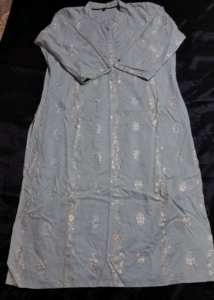 Elegant Embroidered Kurti