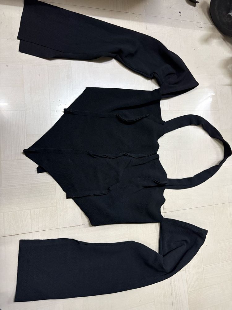Chic Black Cut-Out crop top