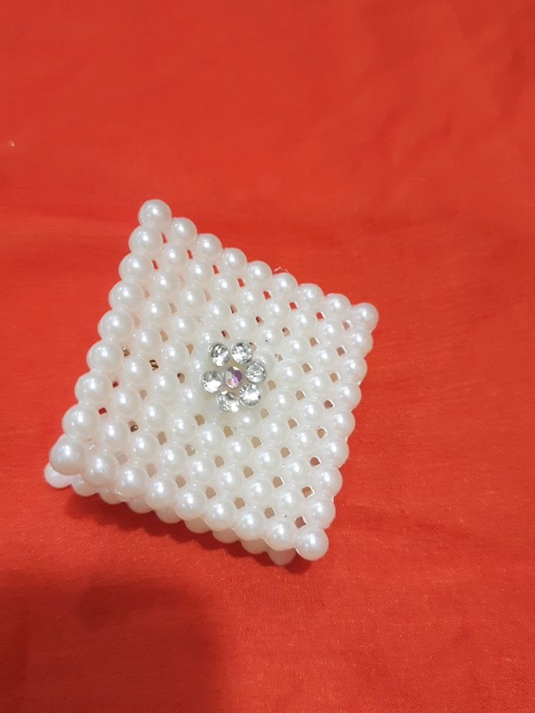 Beautiful Pearl Look White  Hair Clutcher