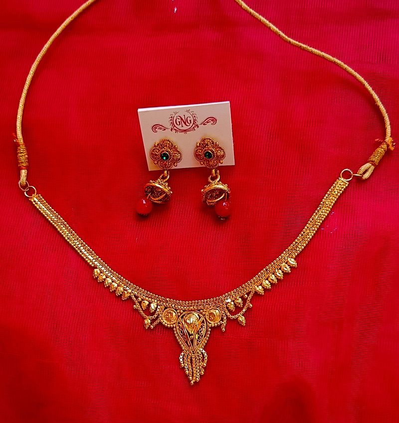 Golden Necklace Set 🌼