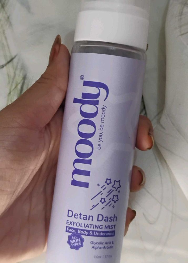 Moody Detan Dash Exfoliating Mist
