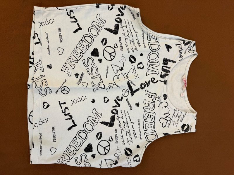 Graphic Print Sleeveless Top