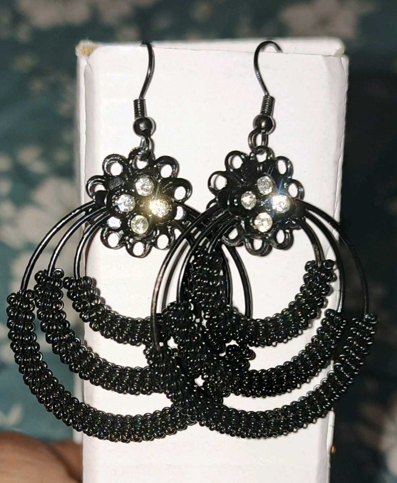 Chunky Gold black 🖤 Hoop Earrings two sets ..