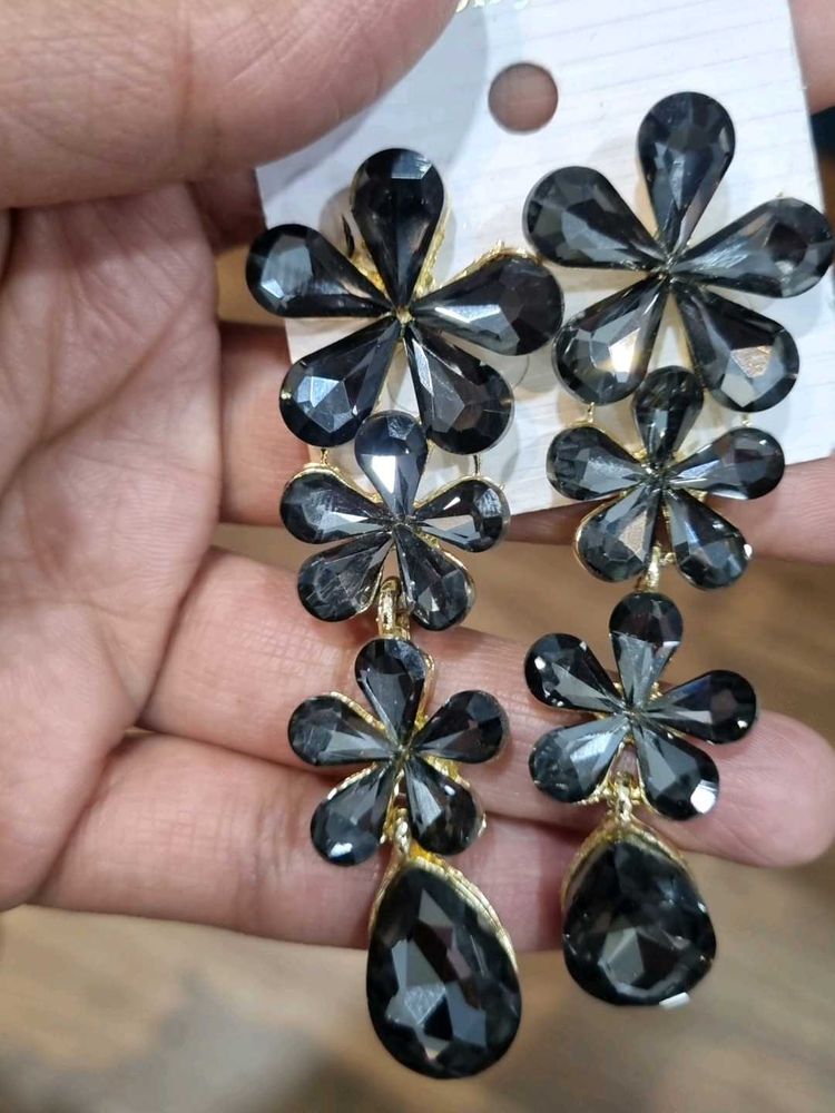 Elegant Black Flower Drop Earrings
