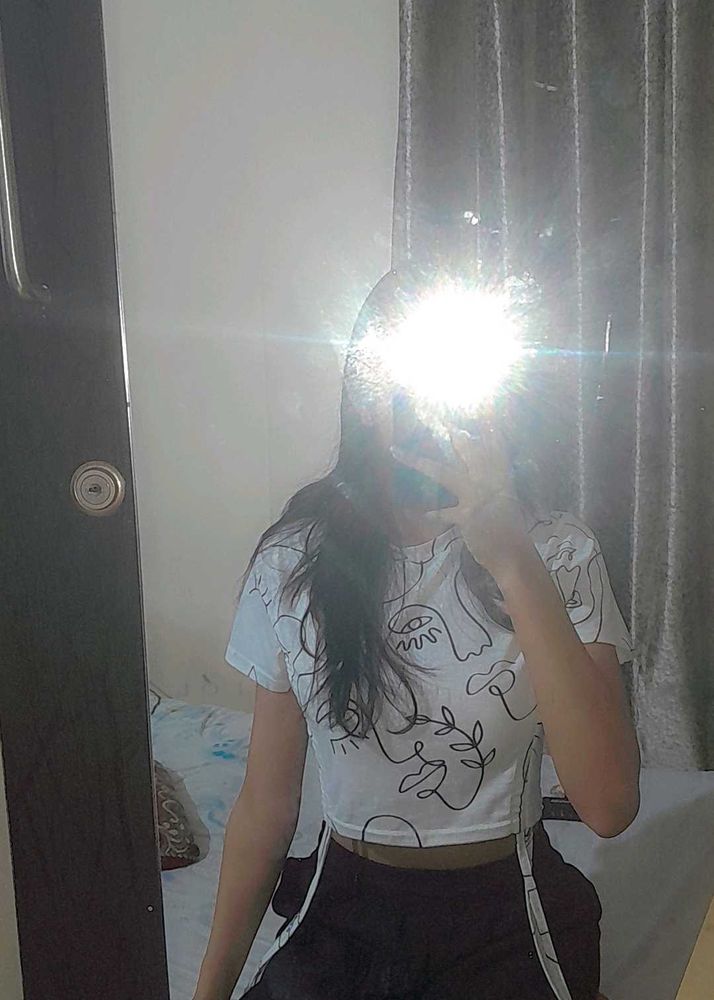 Graphic Print Crop Top