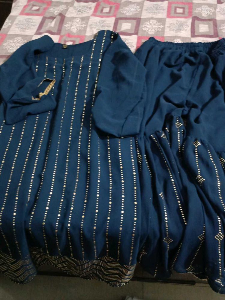 Elegant Teal Kurta Set with Gold Embellishments