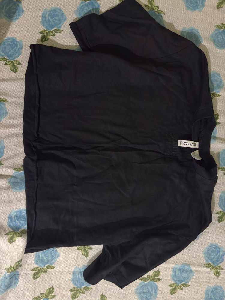 Black shoulder drop crop t-shirt