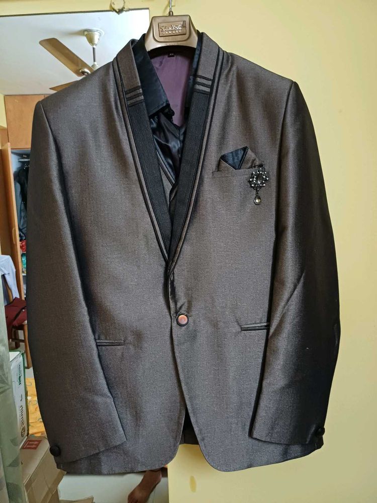 Golden Stylish Men's Suit &amp; Blazer