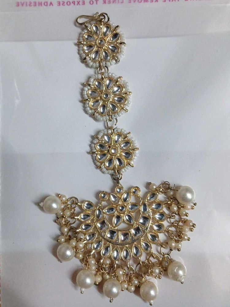 Elegant Kundan &amp; Pearl Maang Tikka