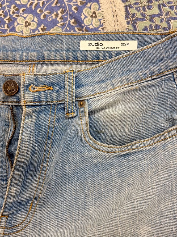 Light Wash Carrot Fit Jeans