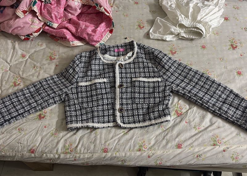 Chic Plaid Cropped Jacket