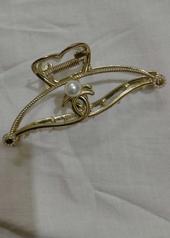 Pearl Detail Hair Claw Clip