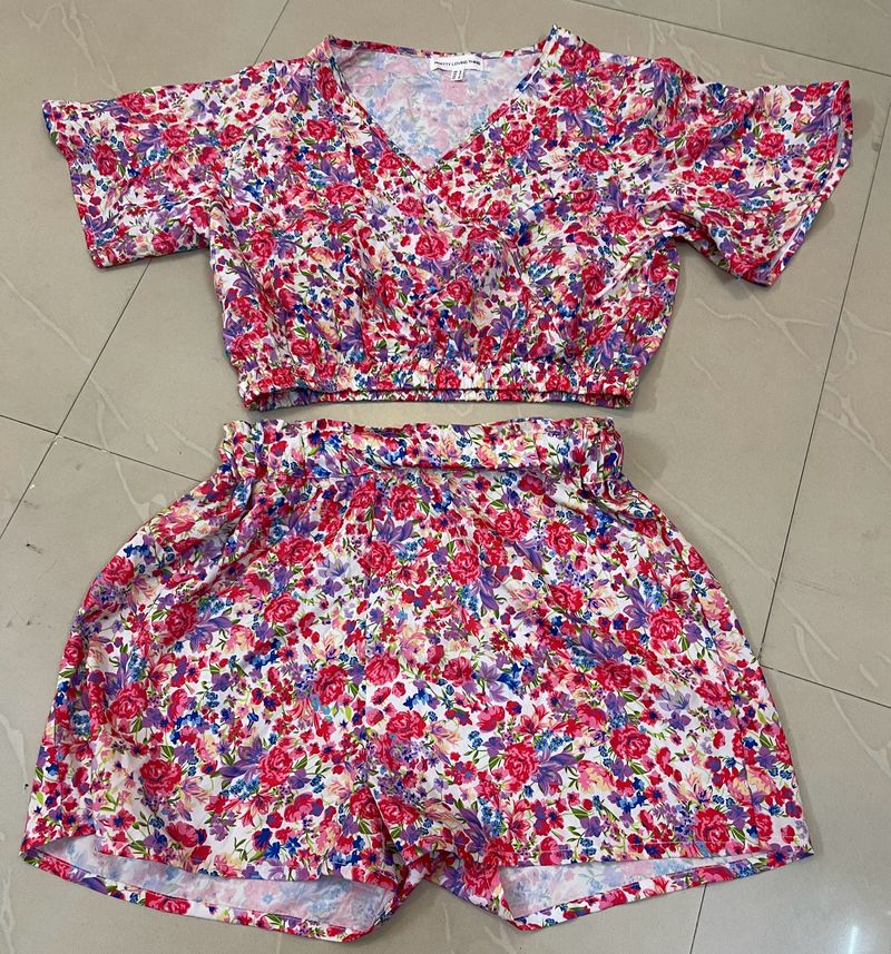 Like New Co Ord Set Floral Crop Top And Shorts