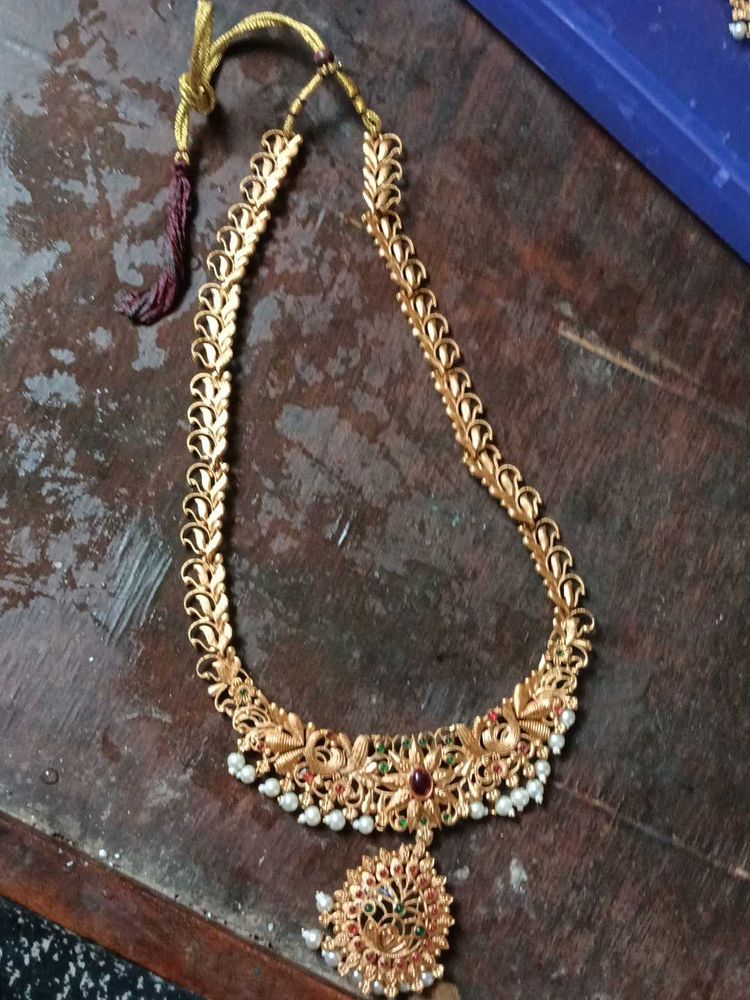Traditional Gold Necklace with Pendant