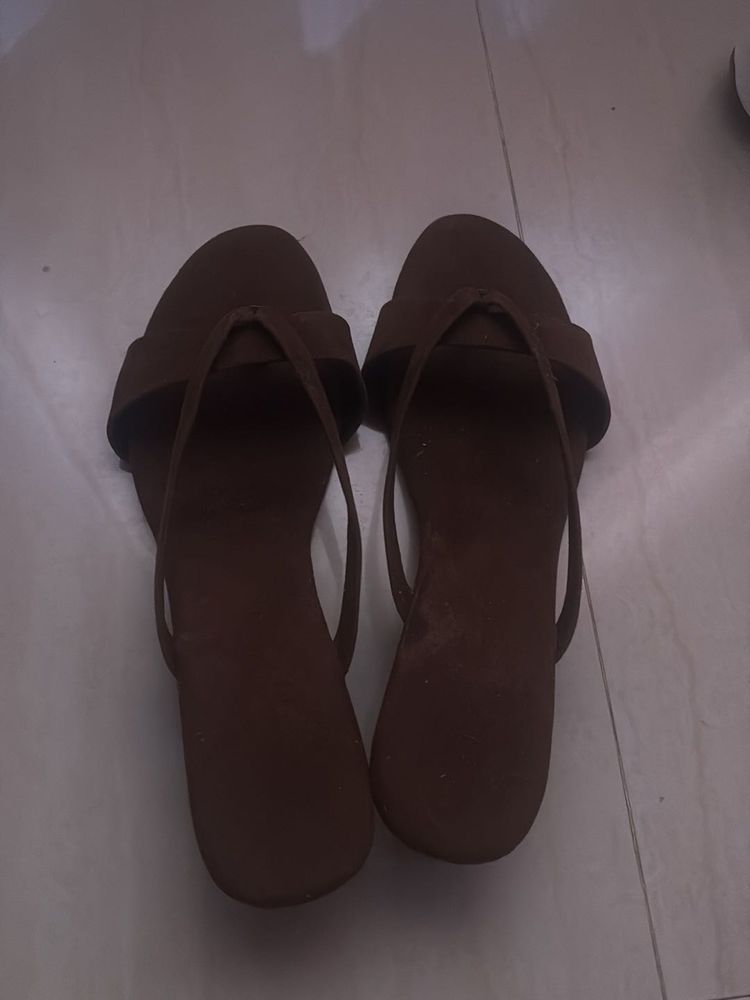 Chic Brown Suede Heel