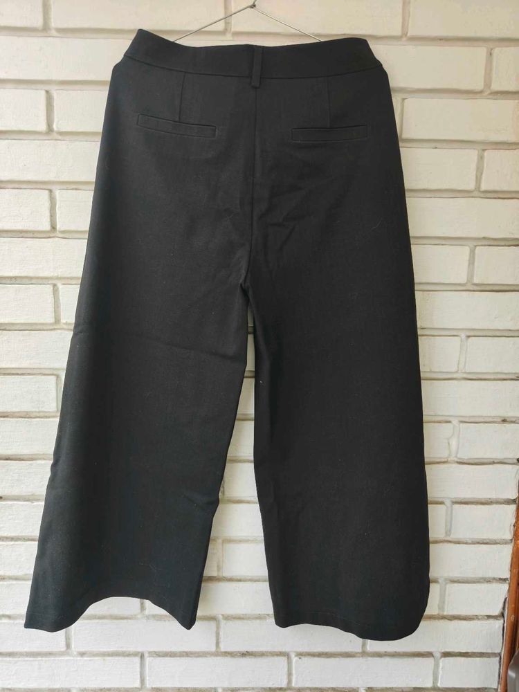2 Women's Black Wide-Leg Cropped Pants