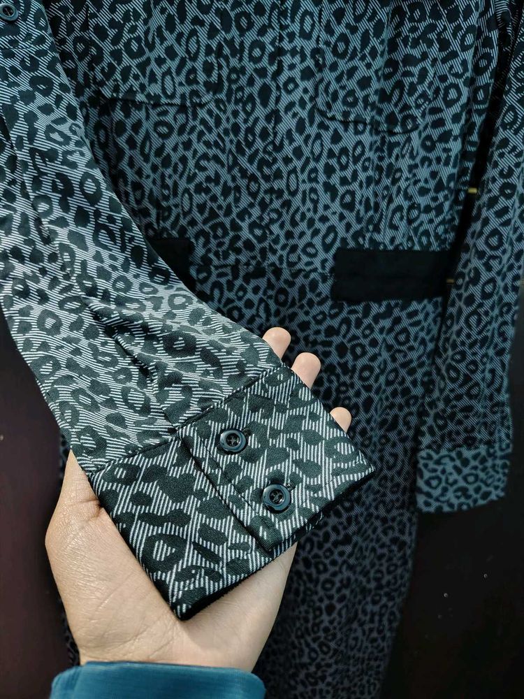 Chic Leopard Print Button-Up with zip Bodycon dres