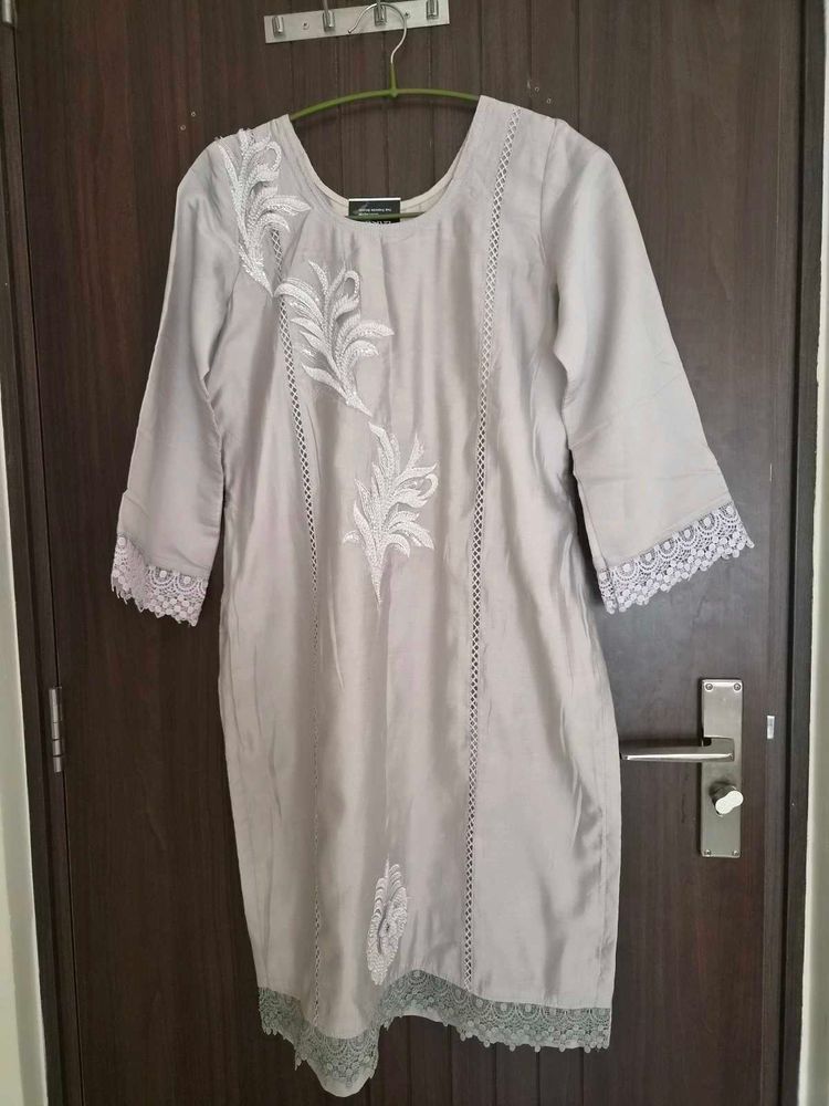 Elegant Grey Kurta set with White Embroidery XL