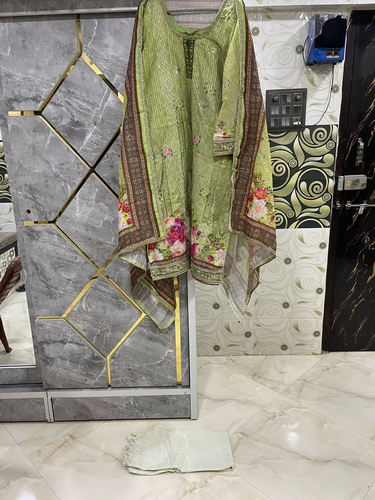 Elegant Floral Print Kurta Set
