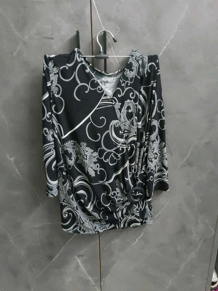 Chic Black &amp; White Print Wrap Top