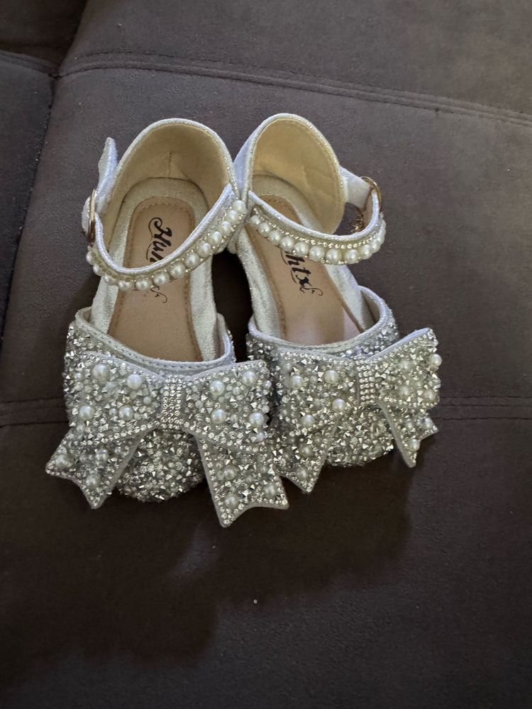 Sparkly Bow Sandals for Girls