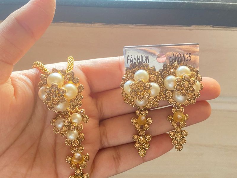 Neckpiece, earrings, ring, chain
