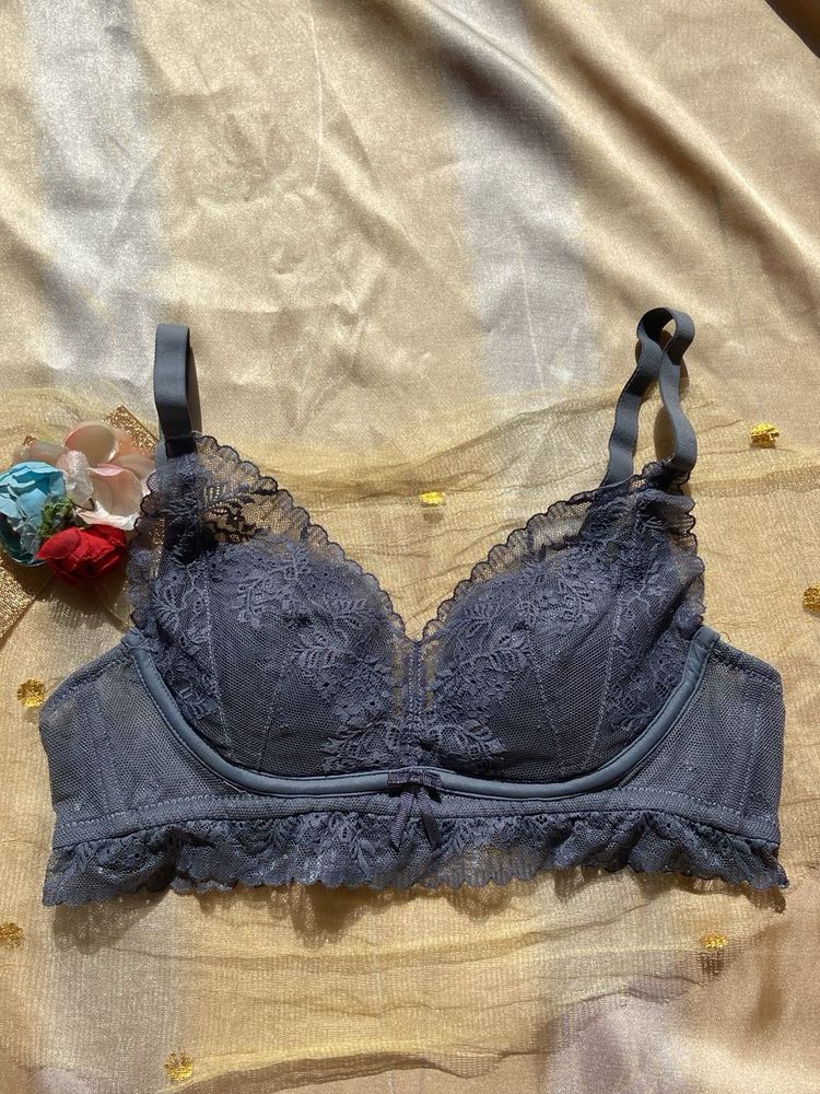 Like New No Sing Of Wear Fancy Bra