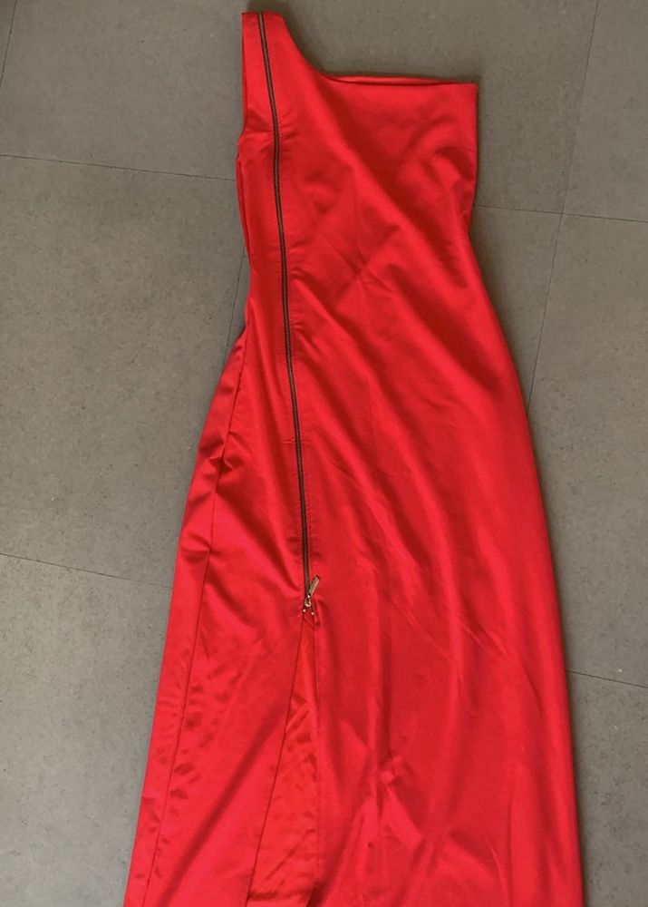 Chic Red One-Shoulder Maxi Dress