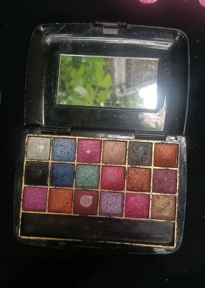 Multi-Color Eyeshadow Palette 🎨🖌️