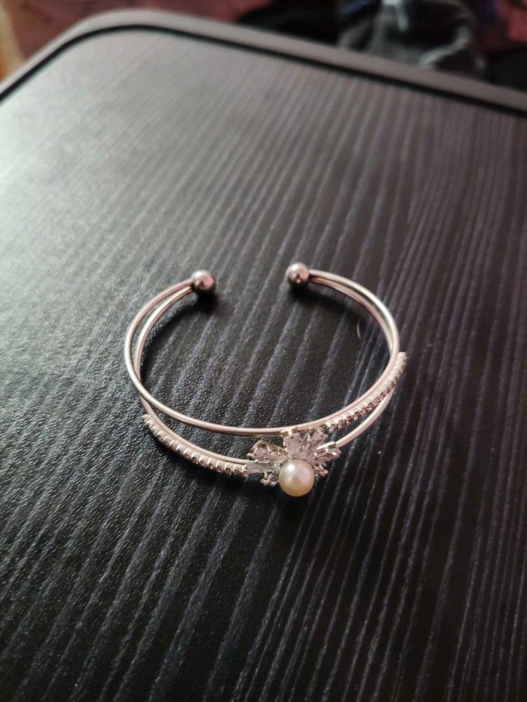 Elegant Pearl &amp; Crystal Cuff Bracelet