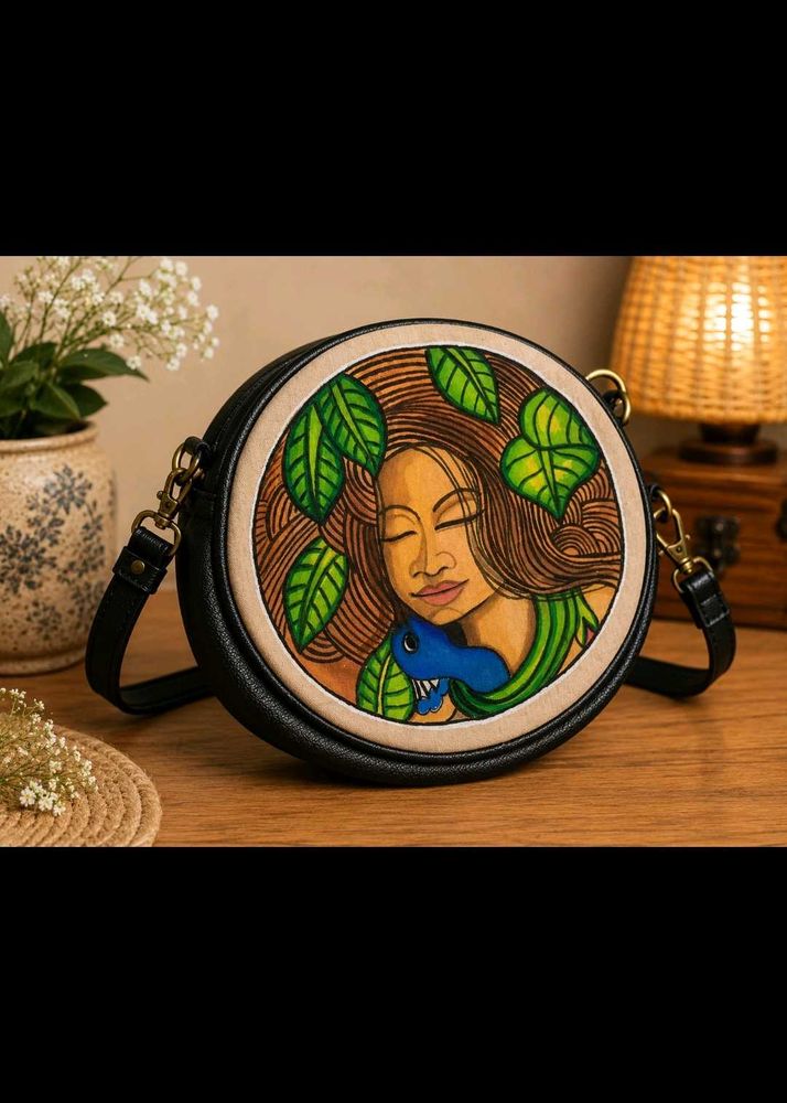 Bonolata Round Sling Bag 🍃