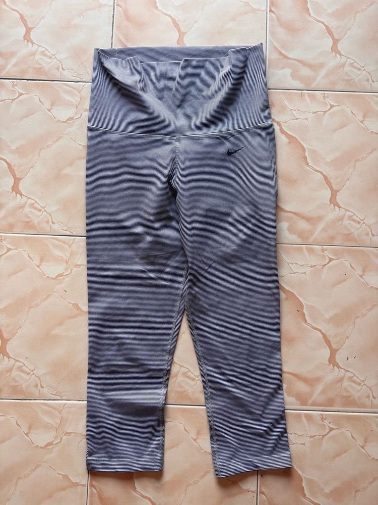 Nike Women's Athletic Capri Pants