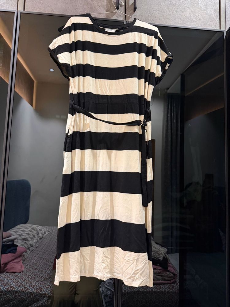 Westside dress in beige n black stripes