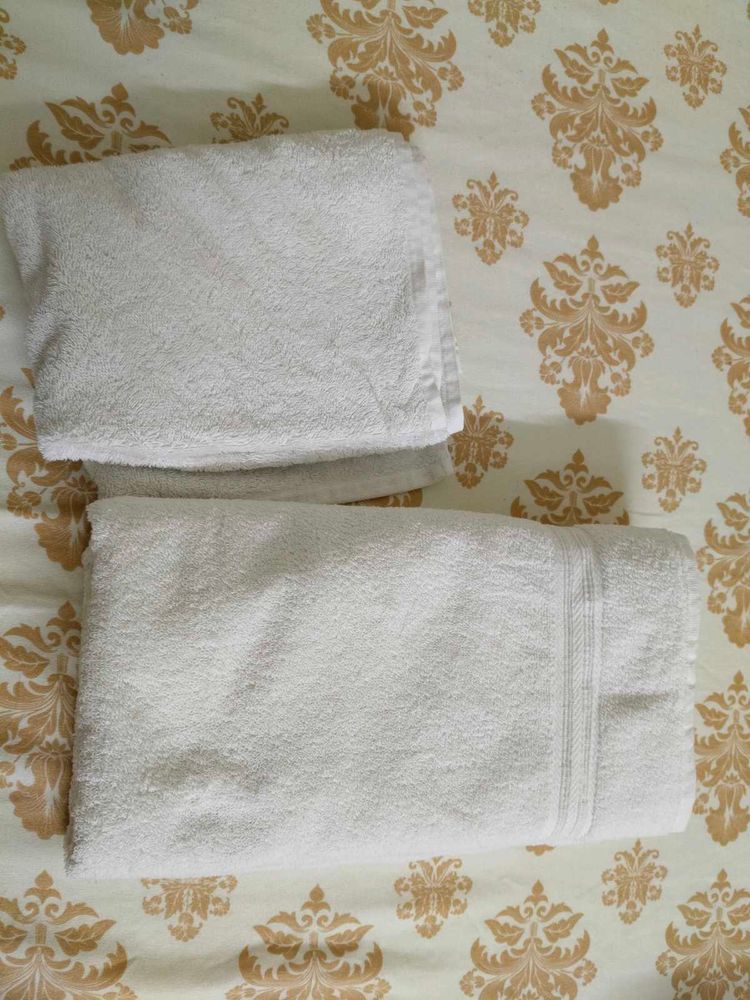Set of White Towels