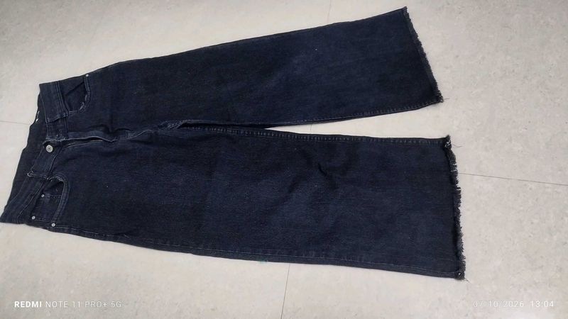 Dark Wash Denim Jeans with Frayed Hem