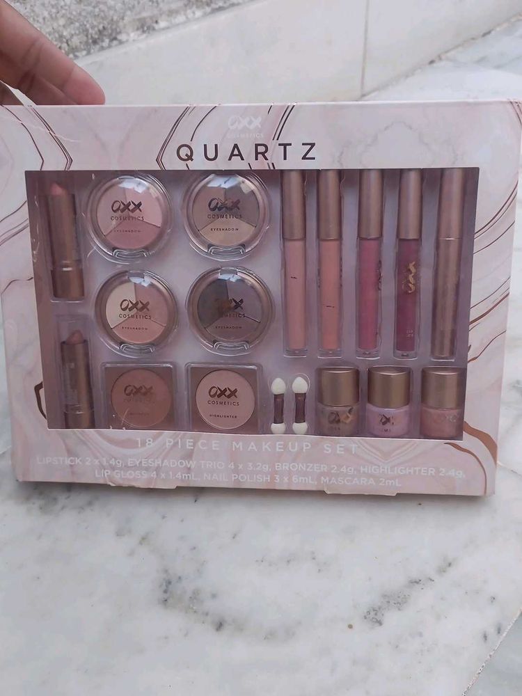 18 Pieces Makeup Kit