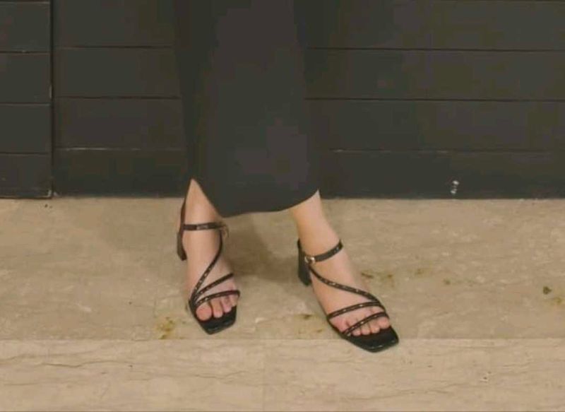 Black stylish Heels
