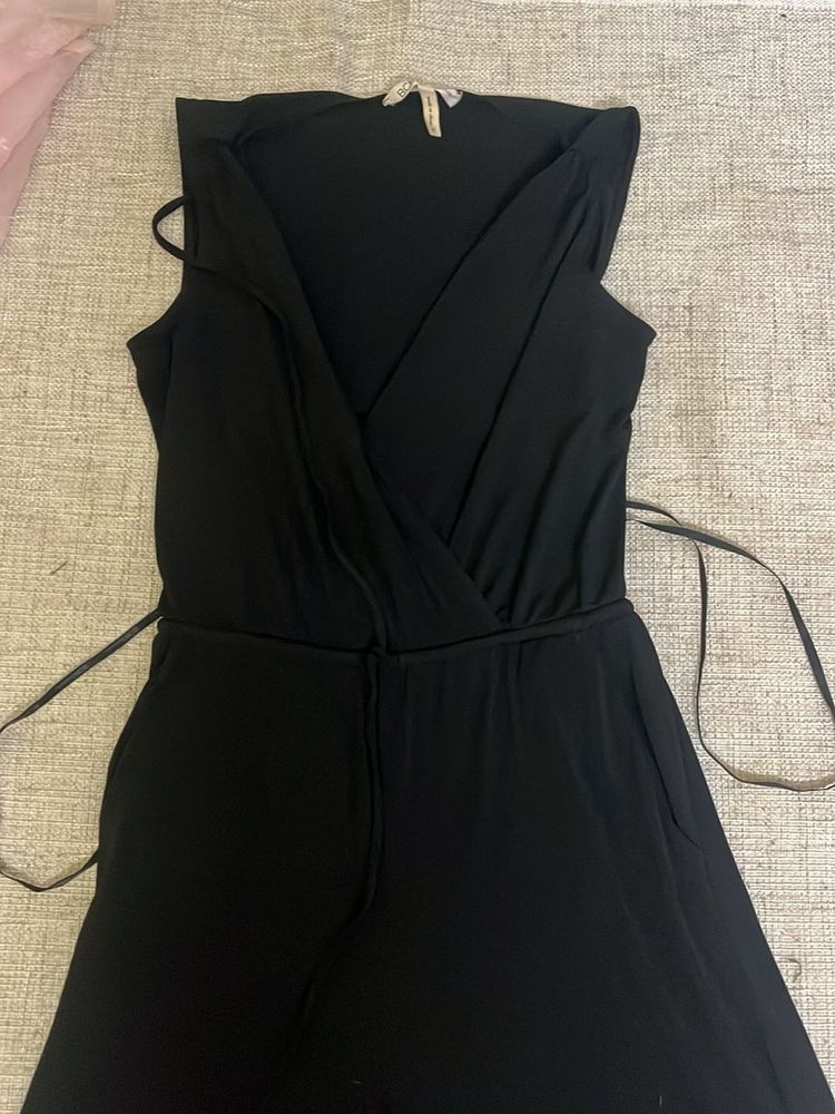 Chic Black Sleeveless Dress
