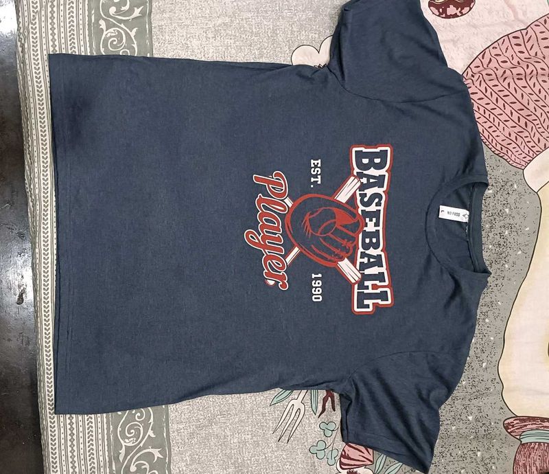 casual wear t-shirt baseball player graphic
