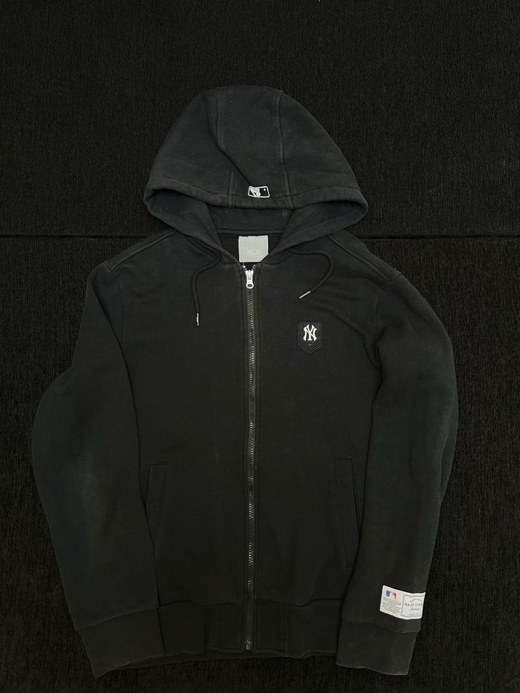 New York Yankees Zip-Up Hoodie