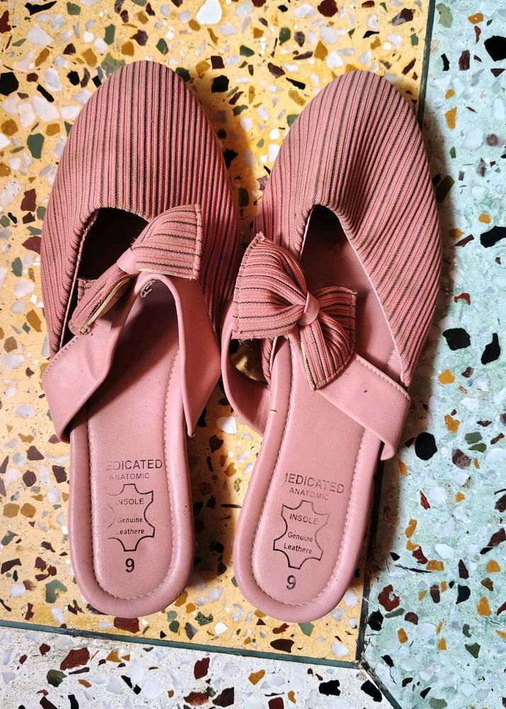 Ladies pink bow sandal