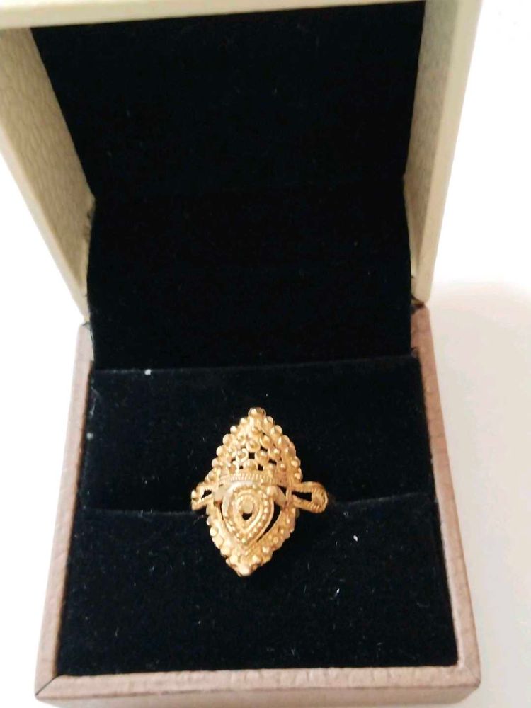 Elegant Gold Tone Ring