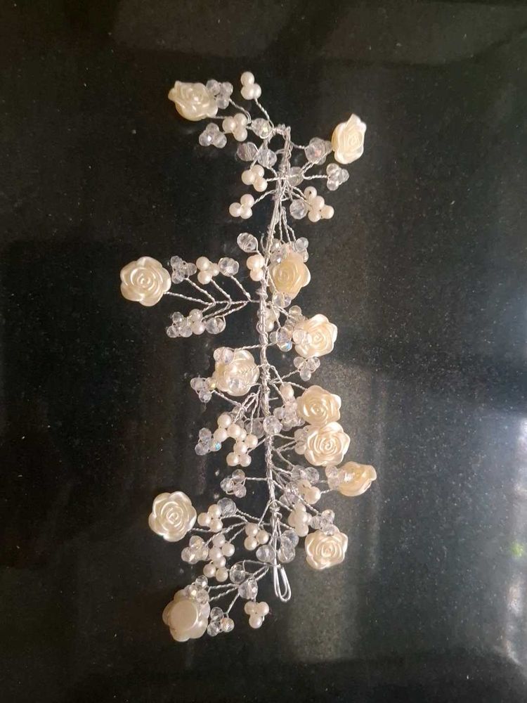Elegant Floral Hair Vine