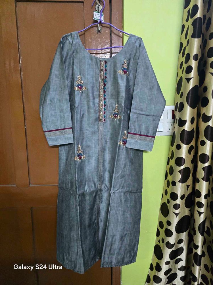 Elegant Grey Embroidered Kurta