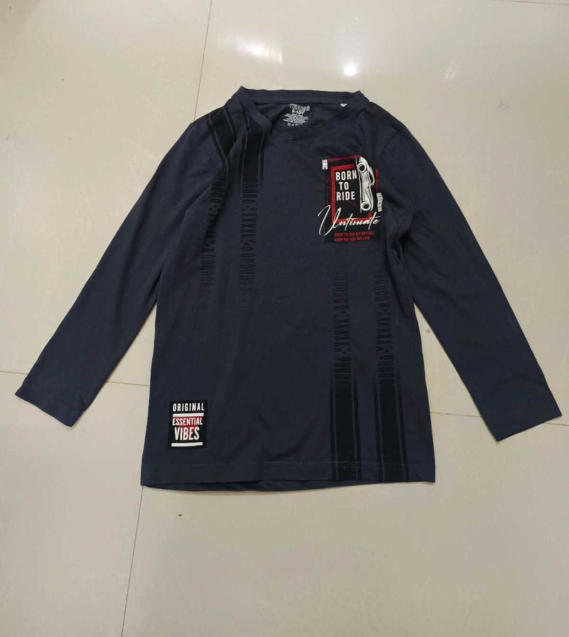 T shirt 8-9 yrs.