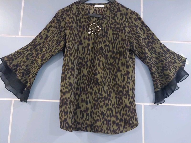 Chic Leopard Print Bell Sleeve Top