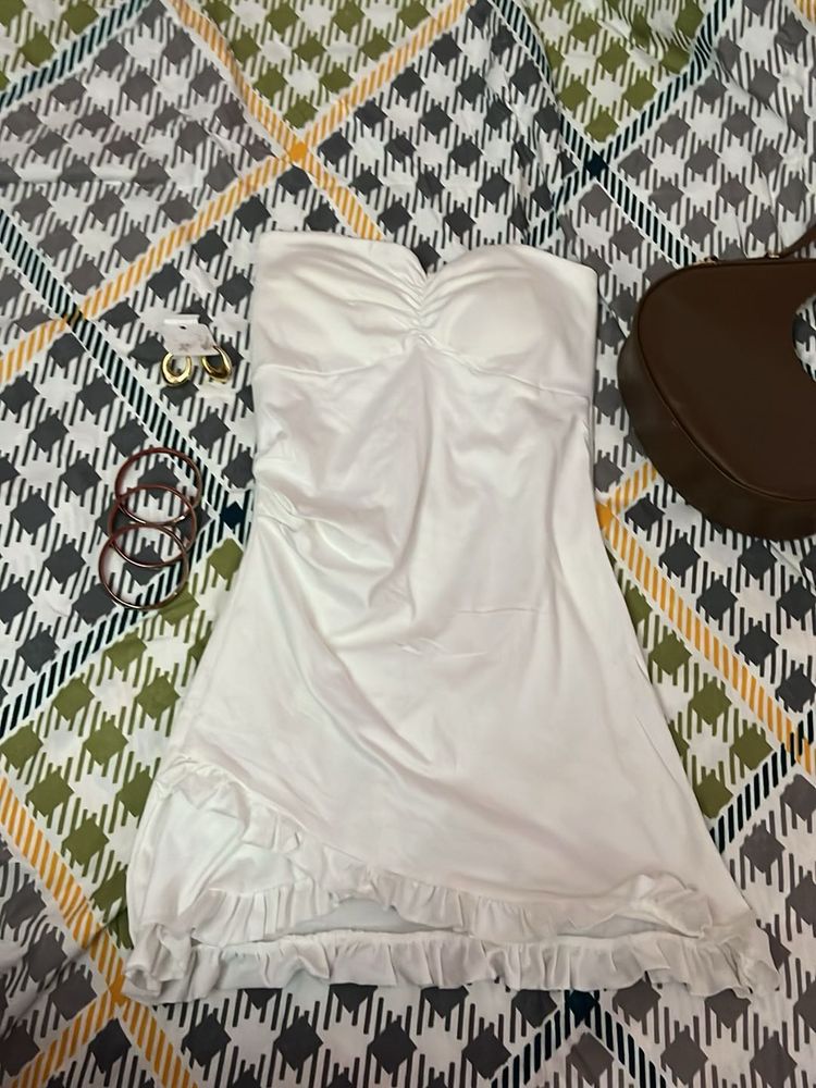 Chic White Strapless Ruffle Dress