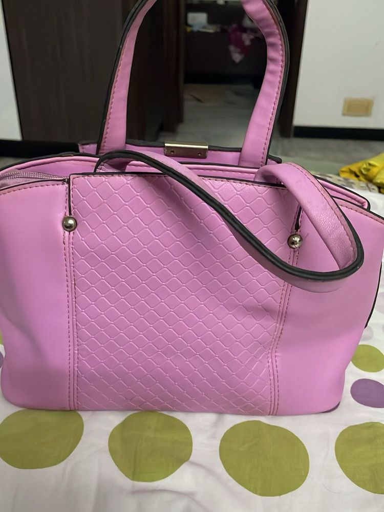 Chic Pink Handbag with Textured Detail